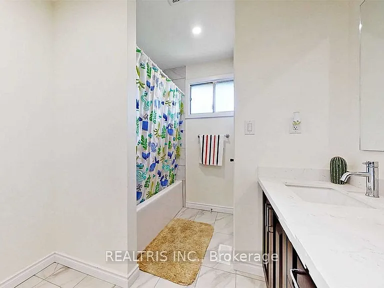 68 Gretman Cres — Photo 26