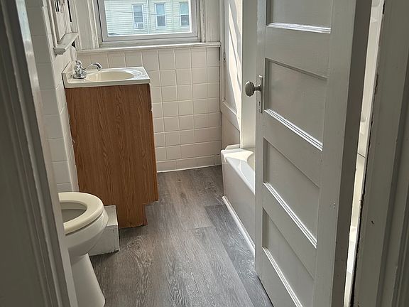 3rd image of 87 Baldwick Rd #2