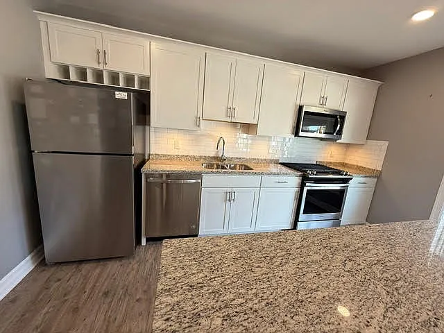 945 Kenmore Ave — Photo 2