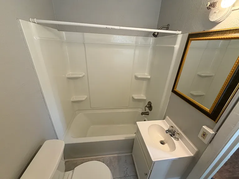 122 W 10th St N #1 — Photo 10