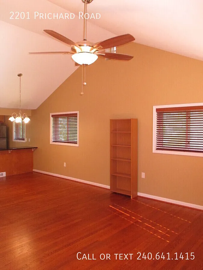 Spacious 4 BR/2 BA Single-Family Home in Wheaton! — Photo 4