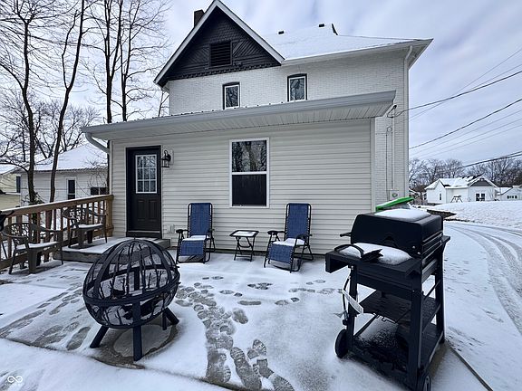 3rd image of 810 S Green St