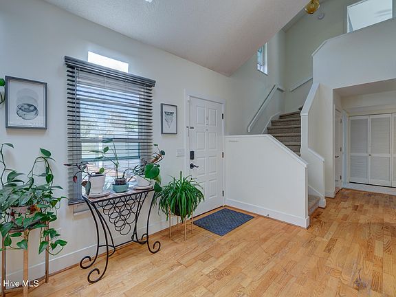 2nd image of 5006 Villa Place W