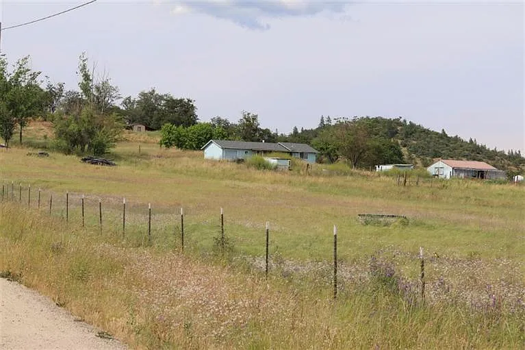 110 Chateau Dr photo 1