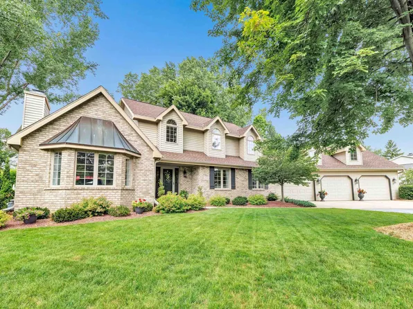 2789 Summerset Cir, Suamico, WI 54173