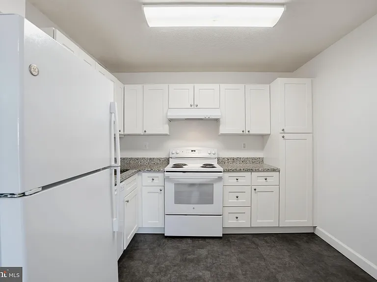205 Yoakum Pkwy #1002 — Photo 13
