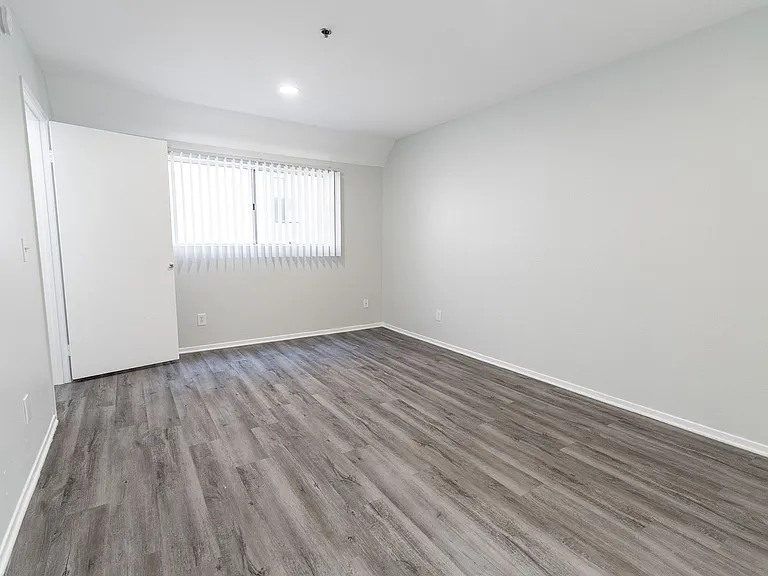 4444 Ensign Avenue — Photo 31