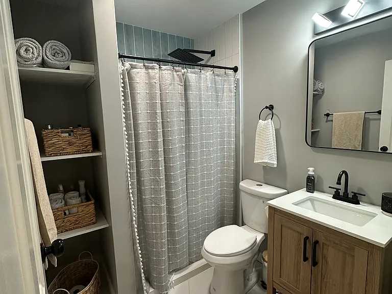 1804 W 45th St #2 — Photo 15