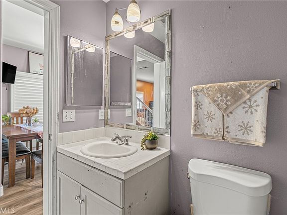 4th image of 148 W Cherry Ave