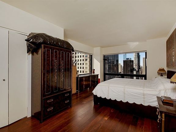 4th image of 721 5th Ave APT 39H