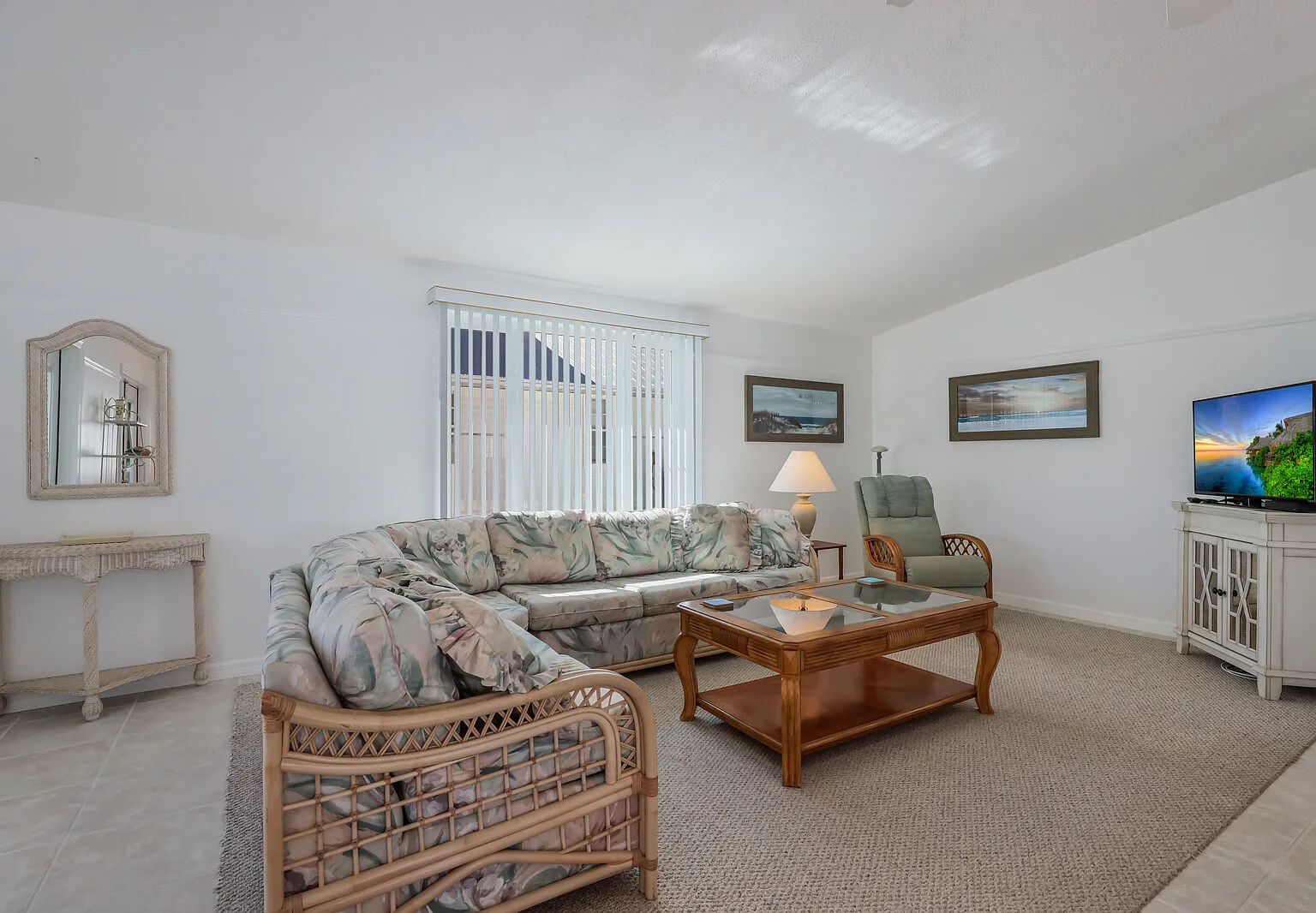 3 bed, 1248 sqft, $3,590 — Photo 2