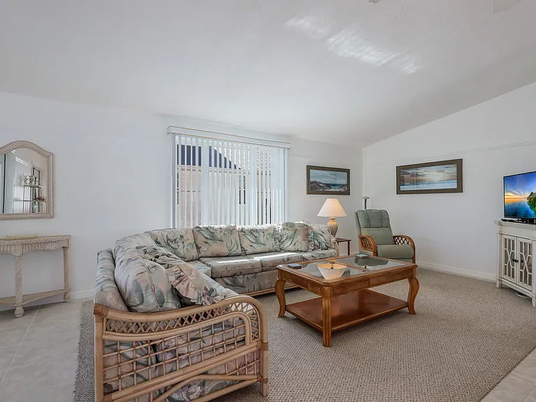 2804 Avenue C — Photo 2