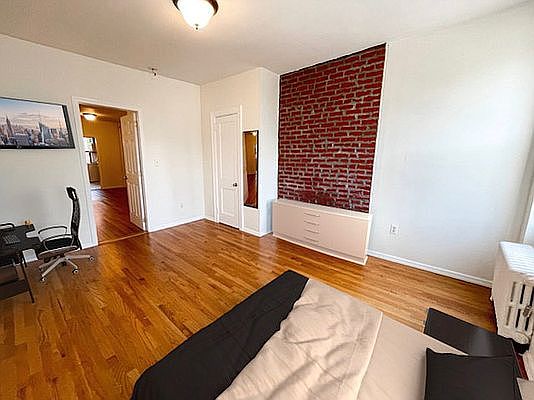5th image of 349 E 104th St APT 4