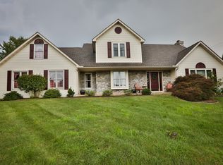 2 Park Place Dr, Reading, PA 19608