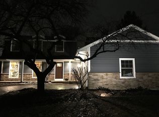 1523 Foxhill Rd, Naperville, IL 60563