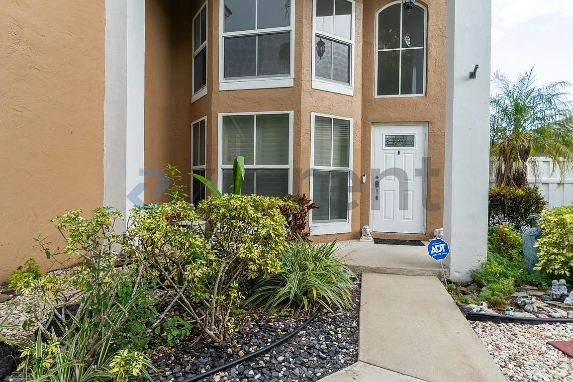 3 bed, 2.5 bath, 5192 sqft, $4,500 — Photo 4