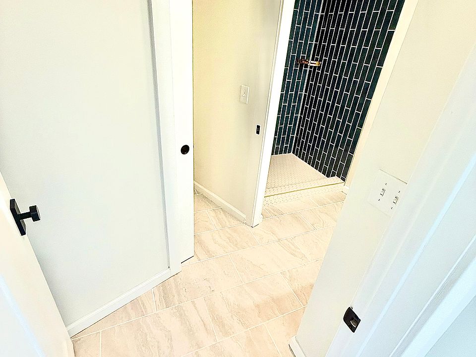 Ensuite bath off Master bedroom