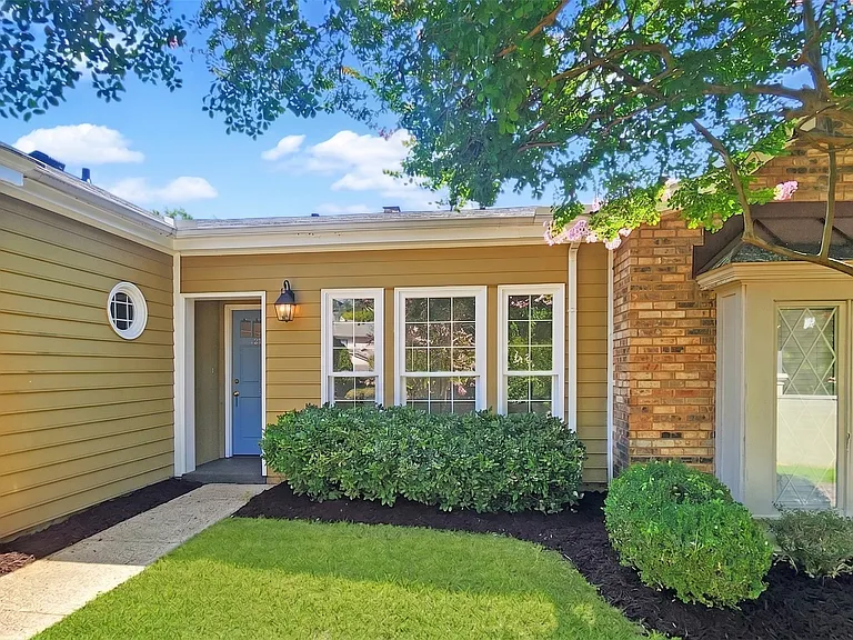 2067 Hazel Hedge Ln — Photo 1