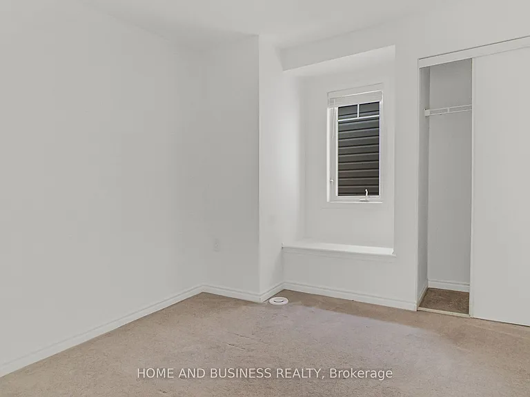 1135 Duignan Cres — Photo 19