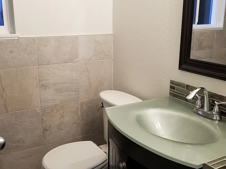 En suite in the main bedroom