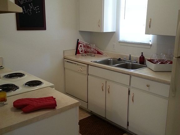 5th image of 1117 Biloxi Dr APT B