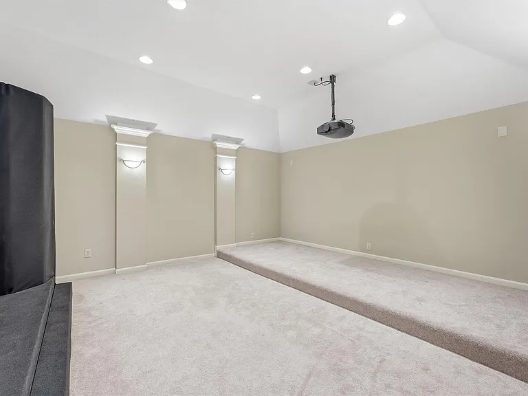 5507 Opal Cove Ct — Photo 32