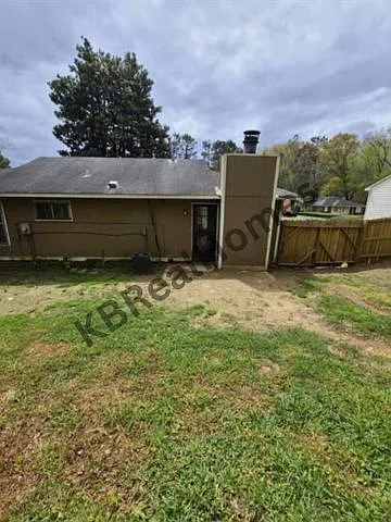 2226 Durham Ave — Photo 3