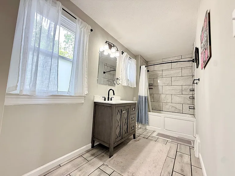 1329 S Holmes Ave — Photo 12