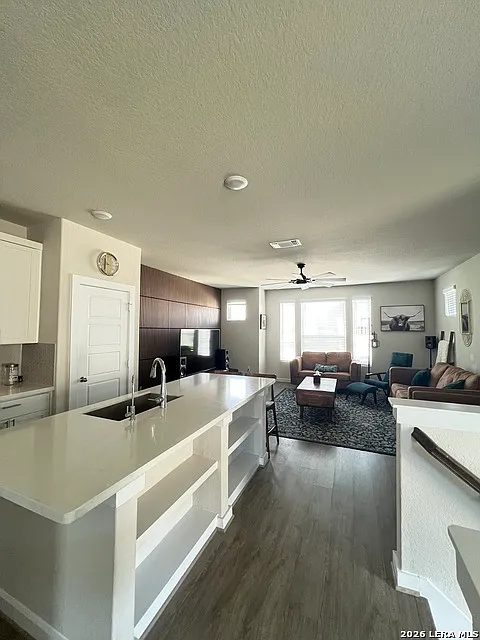 3 bed, 2.5 bath, 1656 sqft, $1,995 — Photo 3