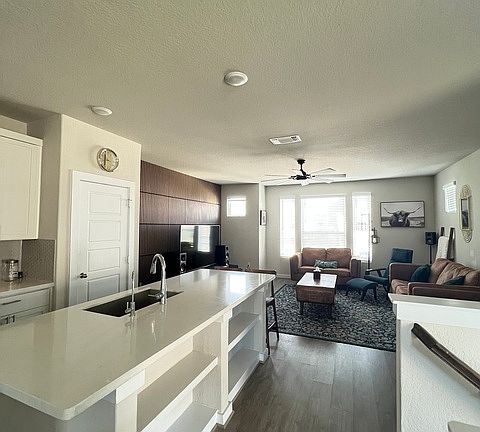 3rd image of 14811 Maverick Ave