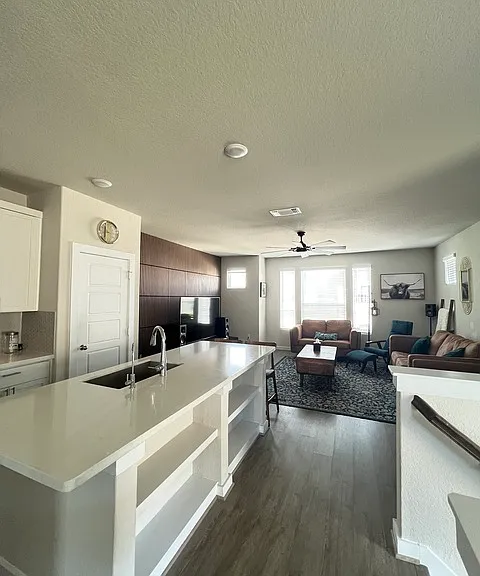 14811 Maverick Ave — Photo 3