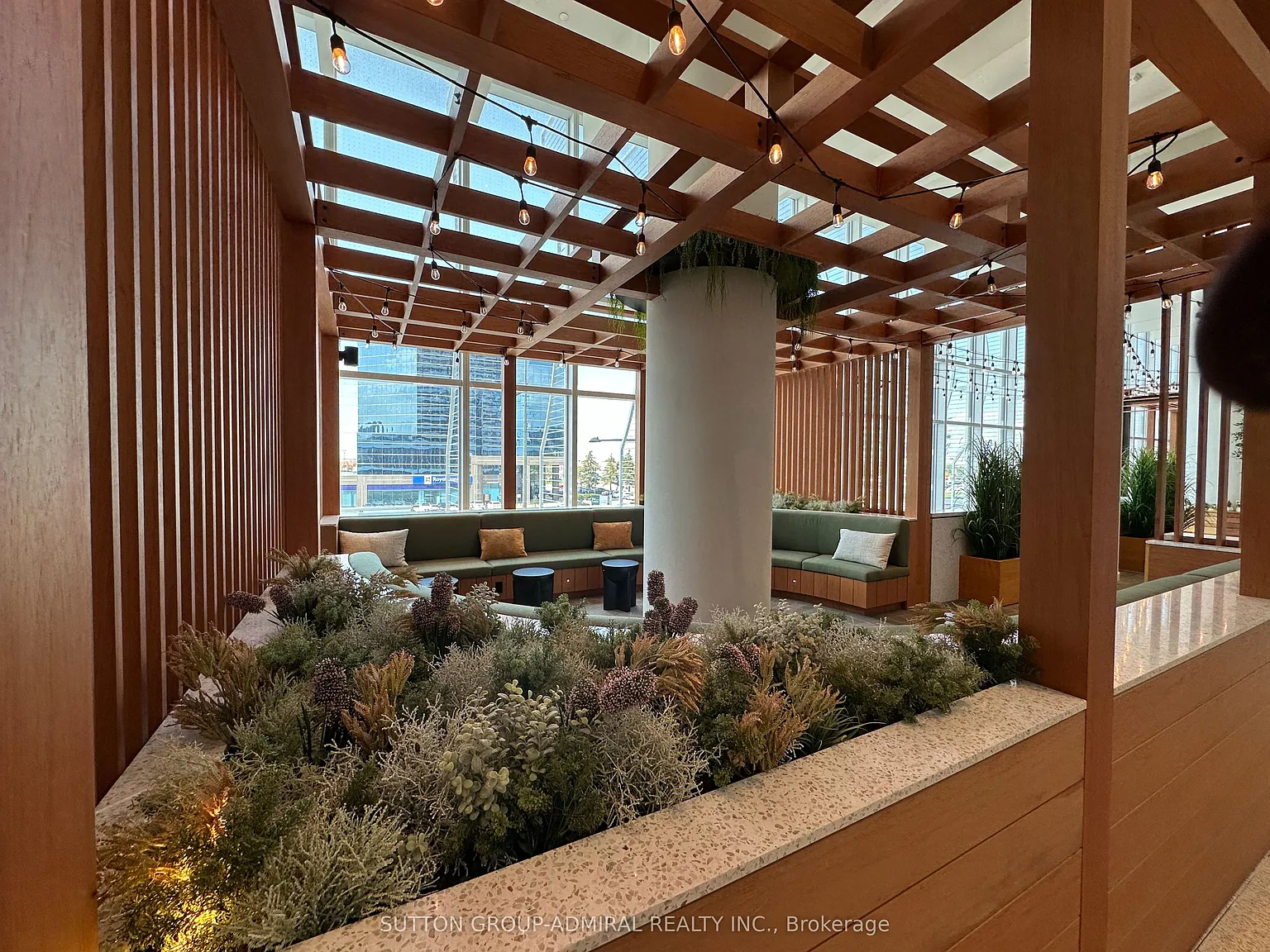 Festival Condos — Photo 2
