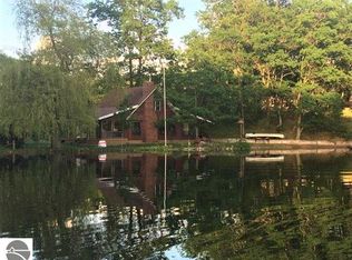 8427 W Sapphire Ave, Lake City, MI 49651