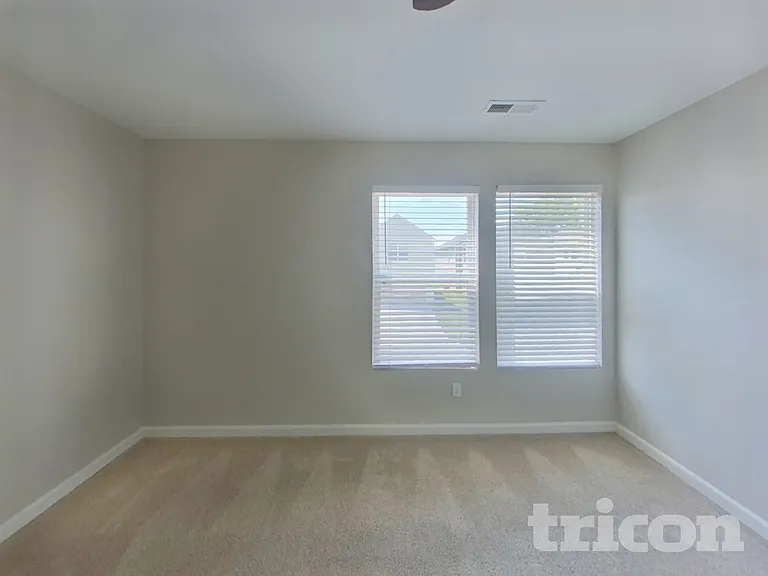758 Sinclair Dr — Photo 8
