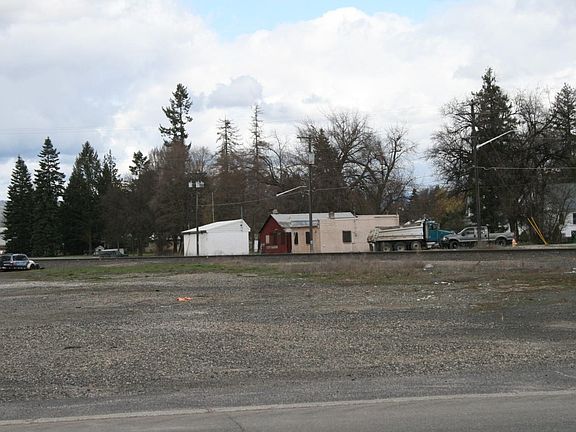 4th image of 8 & 10 W Crawford Ave