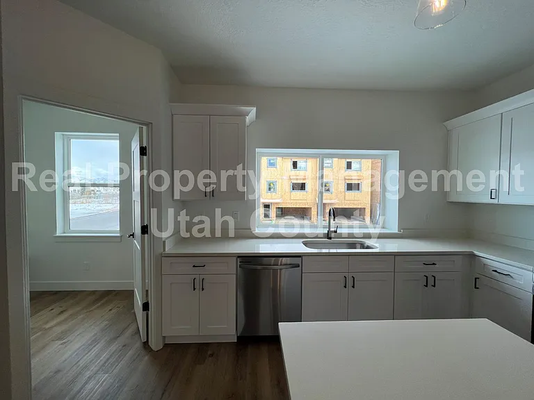 608 E 340 S — Photo 16