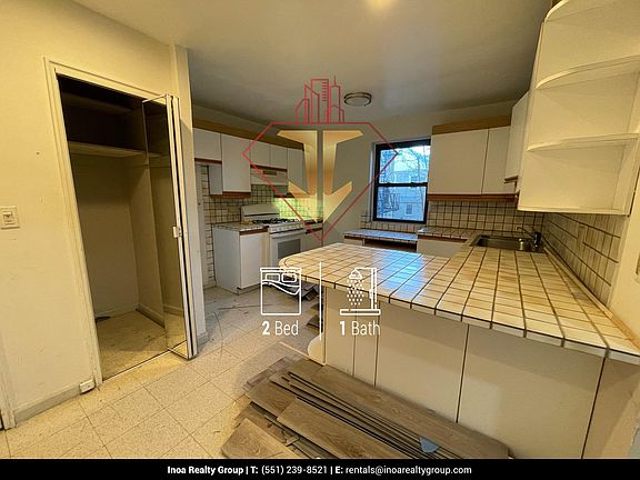 We apologize for the appearance of the bathroom and kitchen as it is still being cleaned and fixing any issues before anyone moves into the unit.
