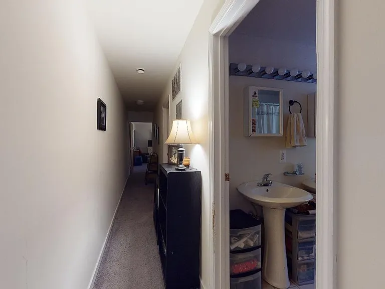 Walnut Court Apartments — Photo 7