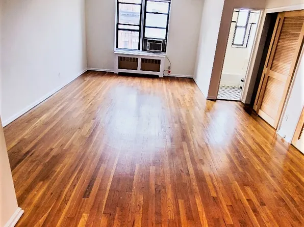 1420 York Avenue image 2 of 14