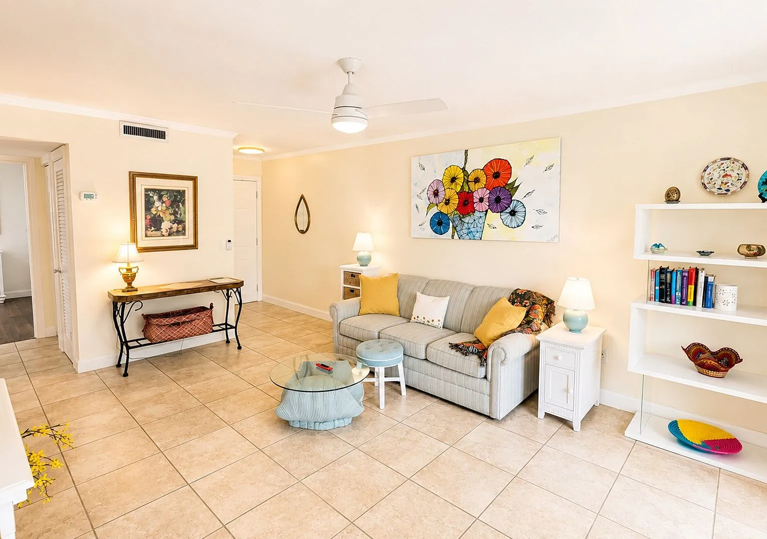 Annual Furnished 1 Bedroom, 1 Bath Condo — Photo 4