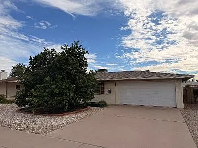 2 bed, 1.0 bath, 1040 sqft, $1,900 — Photo 3