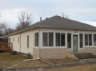 506 W Callie St, Sesser, IL 62884