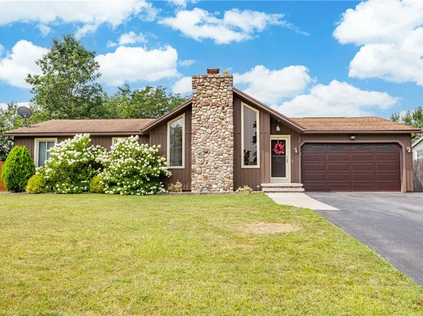 27 Ezio Dr, Rochester, NY 14606