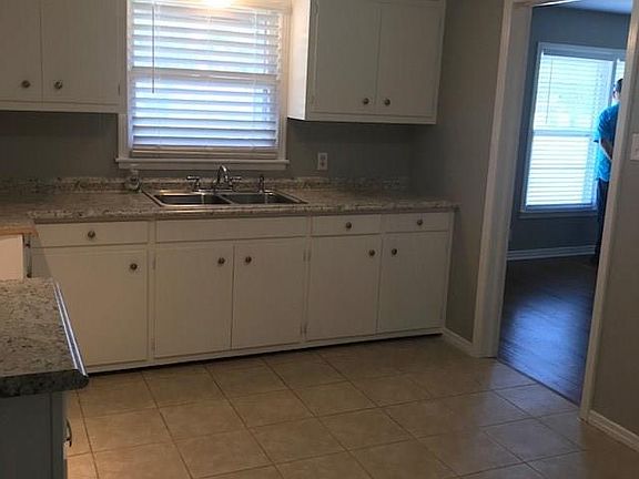 5th image of 1406 E King St