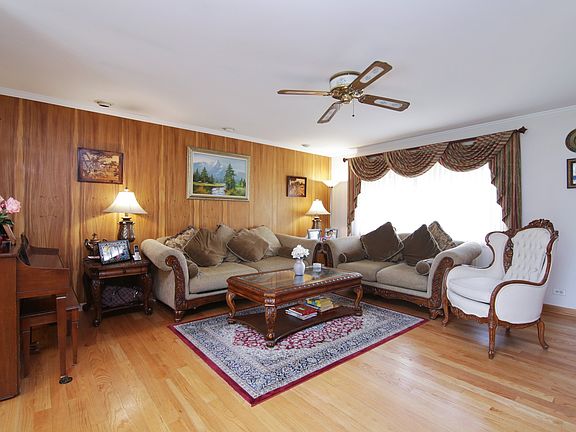 2nd image of 920 Leahy Cir