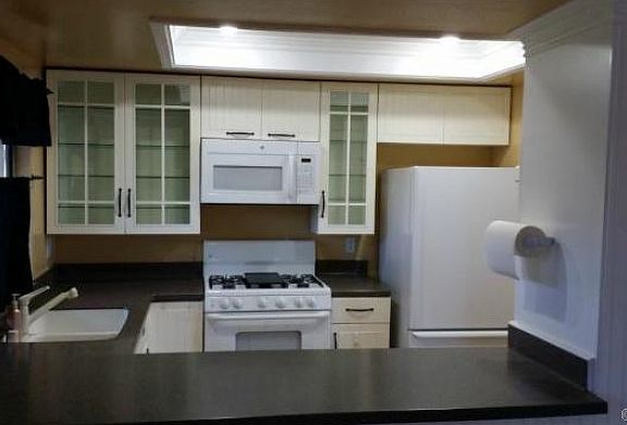 3rd image of 946 W 220th St Unit 220