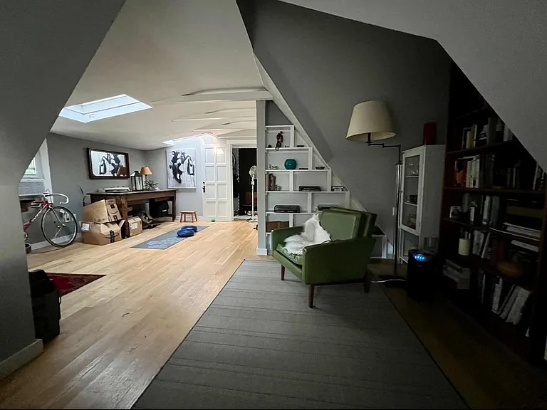adjacent room (optional use of)