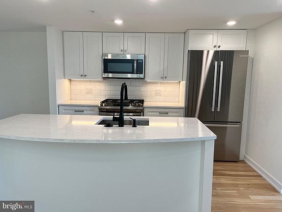 2nd image of 806 N 2nd St #Penthouse