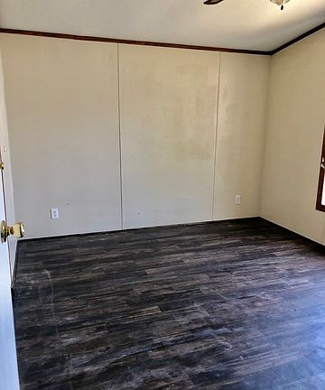 4th image of 220 Lakeview Dr