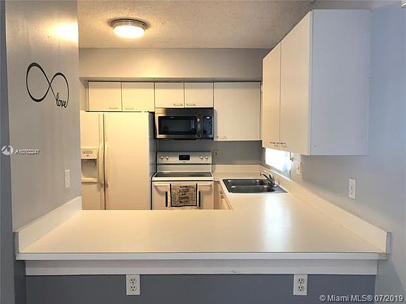5th image of 6235 Kendale Lakes Cir #138